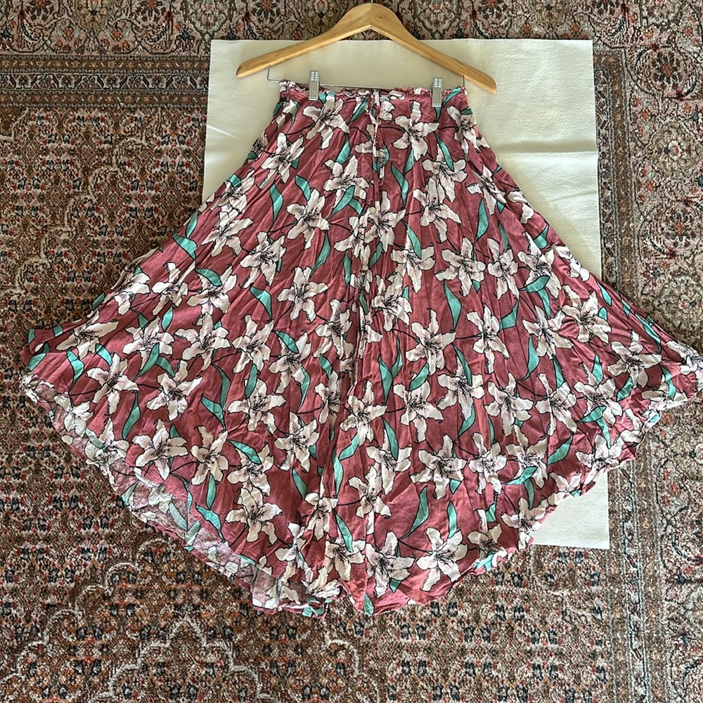 Floral A-Line Midi Skirt in Mauve with White Lilies